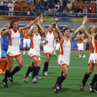 The Netherlands team celebrate their win over China in their women's gold medal hockey match at the Beijing 2008 Olympic Games August 22, 2008.     REUTERS/Oleg Popov (CHINA)